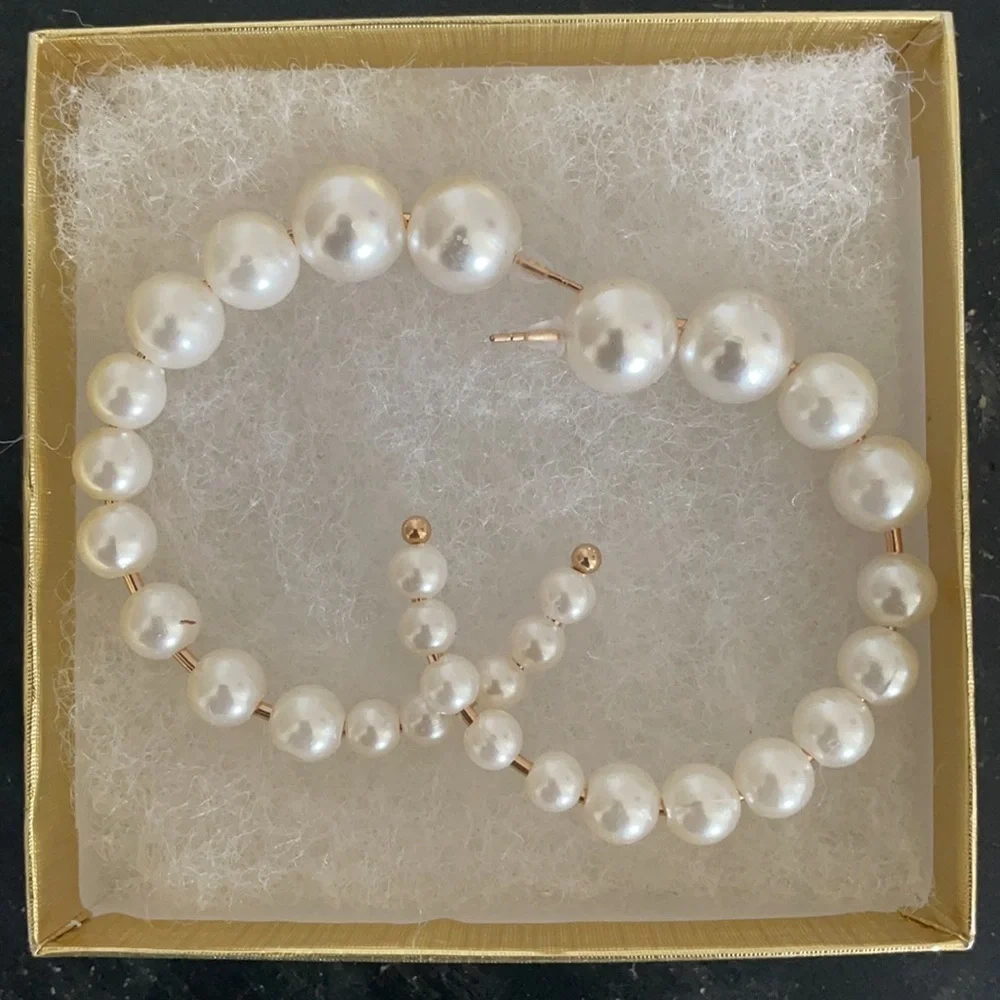 J. Elise Boutique Mix Pearl Iconic Hoop Earrings